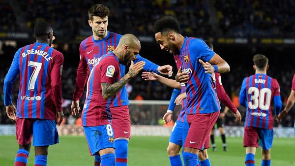 في خطوة مفاجئة: نادي "برشلونة" يقرر الاستغناء عن لاعب "مغربي" بشكل نهائي