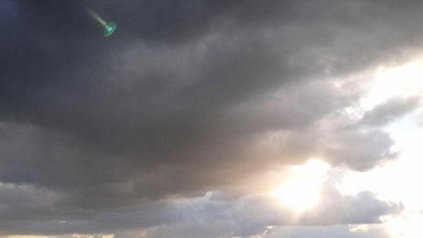 بالفيديو .. جسم متوهج فيروزي بالسماء يثير الجدل على الإنترنت