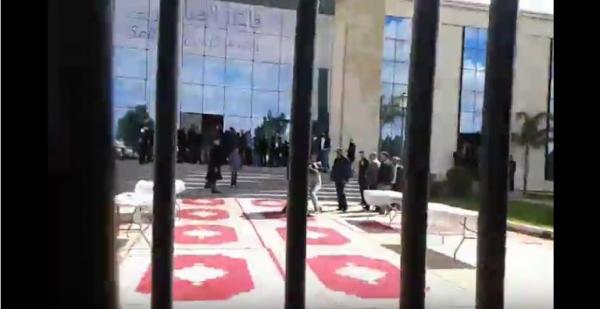 بنكيران يستنجد بالأمن من جحيم "الأساتذة المتدربين" بوجدة ، و أنباء عن تعرضه لمحاولة اعتداء (فيديو)