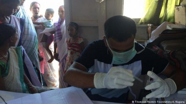 حير الأطباء.. شاب يبكي دما بدل الدموع دون سبب!