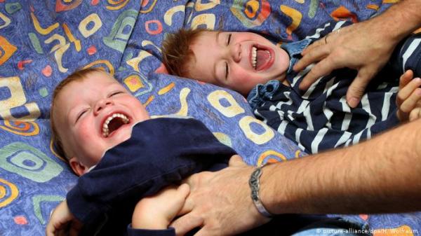 لماذا لا نستمتع بدغدغة أنفسنا؟..علماء يجيبون