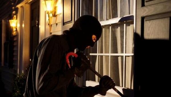 توقيف عصابة سرقة المنازل مكونة من شابين (صور)