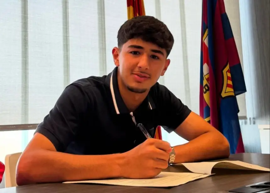 برشلونة يجدد عقد جوهرته المغربية أحمد أبركان لقطع الطريق أمام كبار أوروبا