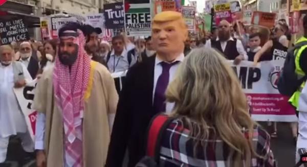 لن تصدق كيف مثل متظاهرو لندن علاقة ترامب بابن سلمان وابن زايد