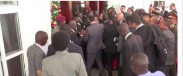 اشتباك عنيف بين حرس "السيسي" والرئيس الأوغندي