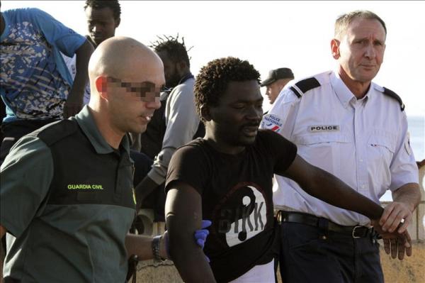 انقاذ 80 مهاجرا سريا يركبون 9 زوارق بمضيق جبل طارق