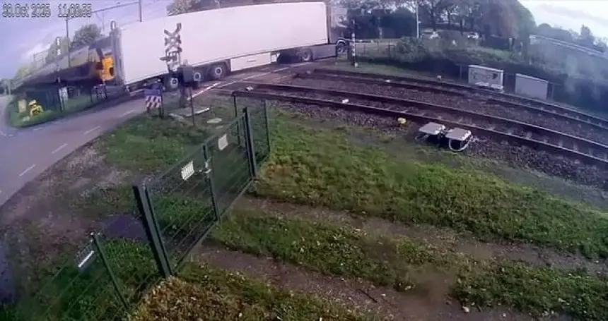 كارثة في هولندا: قطار يصطدم بشاحنة فواكه ويُحدث فوضى على السكة الحديدية