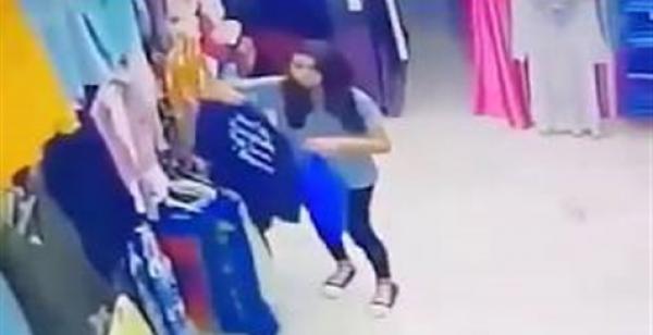 سرقة سترة بمحل للملابس بفاس