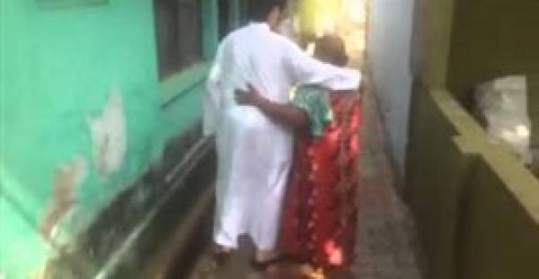 بالفيديو.. رد فعل مربية هندية رأت شابا خليجيا ربته بعد غياب 7 سنوات