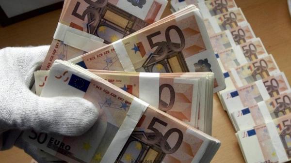 مغربي حاول تهريب 51 مليون سنتيم وسط أحذية وأواني طبخ بسيارته المرقمة بايطاليا!