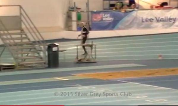 بالفيديو: تسعيني يحطم الرقم القياسي في الجري لمسافة 200 متر