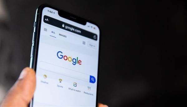 آبل تشرع في التخلي عن هيمنة محرك البحث غوغل