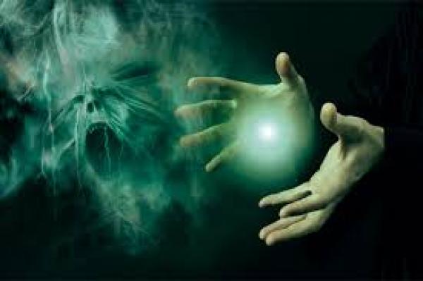 شيخ يهدد رئيس السنغال بالعزل عن طريق "الجن"