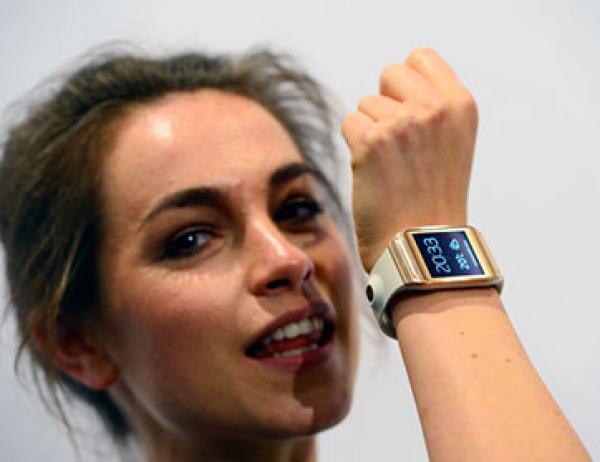 سامسونج تعتزم إطلاق ساعة ذكية قادرة على إجراء المكالمات دون ربطها بهاتف ذكي