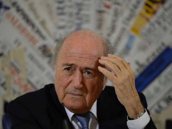 فضيحة الفيفا .. بلاتر و مساعدان سابقان له تقاسموا 80 مليون دولار خلال 5 أعوام من أجل "الثراء الشخصي" 
