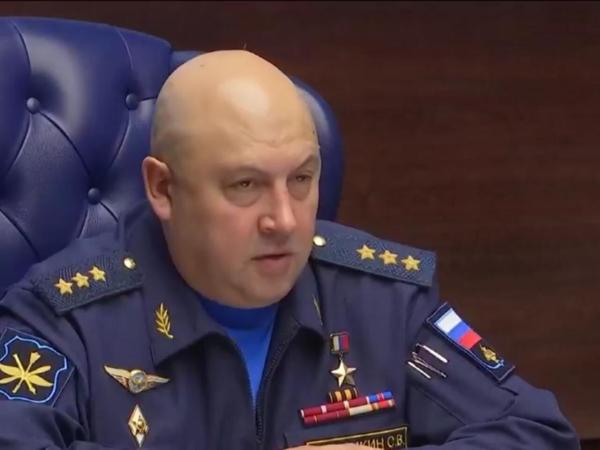 بعد إعفائه من طرف موسكو .. غموض يلف ظهور جنرال "يوم القيامة" الروسي في مسجد بالجزائر