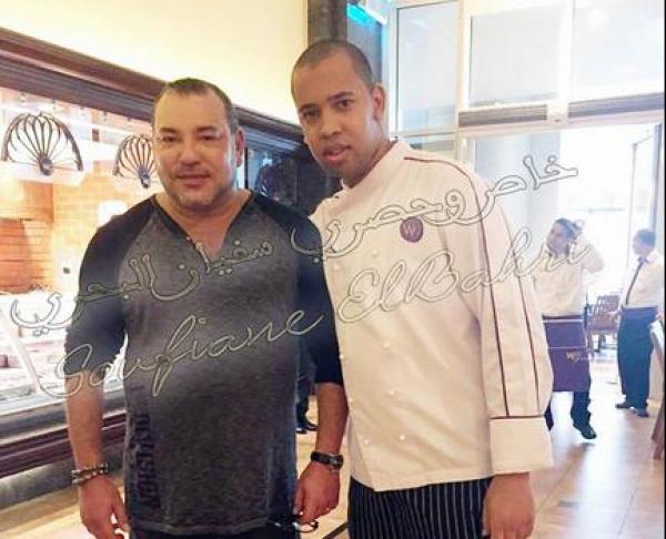 الملك محمد السادس يتناول وجبة "المشوي" رفقة حراسه في مطعم بأبوظبي 