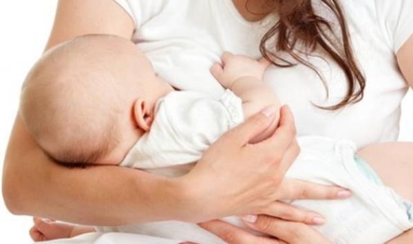 علماء: استمرار ارضاع الأم لطفلها طويلاً يرفع مستوى ذكائه