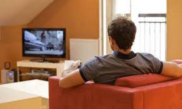 لهذه الأسباب يجب أن تبتعد عن مشاهدة التلفزيون