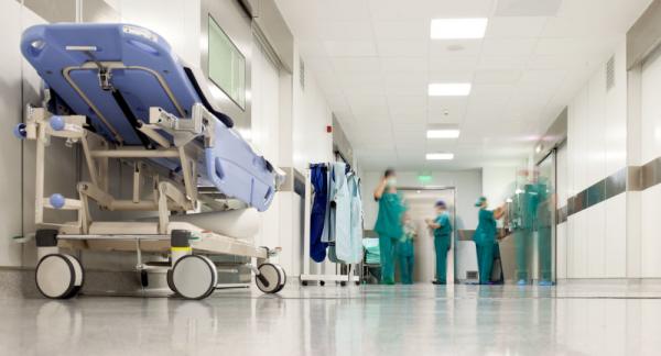 عراك خطير بين طبيب وممرض داخل مستشفى ..ووكيل الملك والنقابات يدخلون على الخط