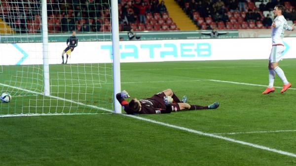 فيديو .. مهاجم سنغالي يسجل هدفا خرافيا في الدوري الروسي