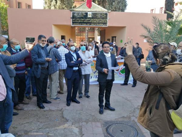 أطر الإدارة التربوية "يحتجون" أمام المديريات الإقليمية للتعليم