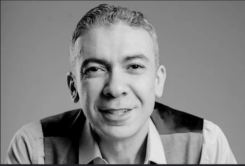 القضاء المصري يتدخل في قضية "طبيب الطيبات".. قرار عاجل باستخراج جثمان الدكتور ضياء العوضي وإعادة تشريحه