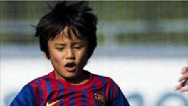 الياباني تاكي .. موهبة عمرها 11 عاماً ستقود برشلونة في المستقبل