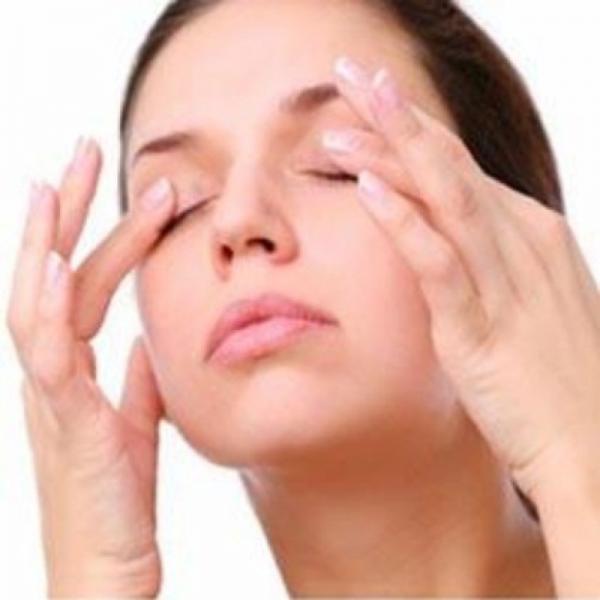 ارتاحي من انتفاخ العينين