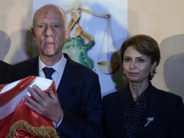 في قرار "غير مسبوق"...الرئيس التونسي يمنح زوجته "القاضية" إجازة لـ 5 سنوات من دون راتب