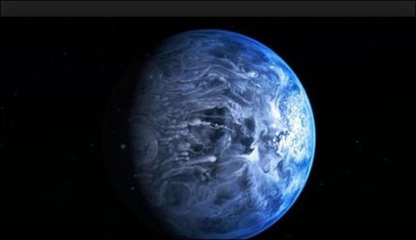 كوكب ازرق لامع يمطر زجاجا