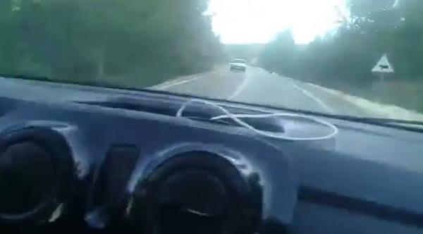 شاهد ماذا وقع لسائق طالق أغاني "الشعبي" أثناء سياقة سيارة الداسيا