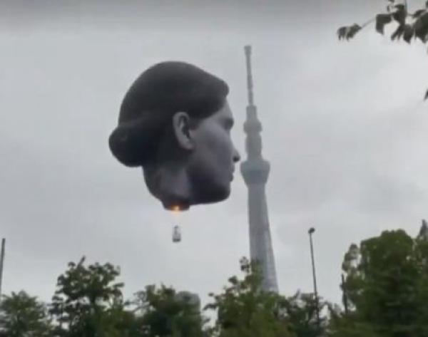 منطاد بوجه انسان