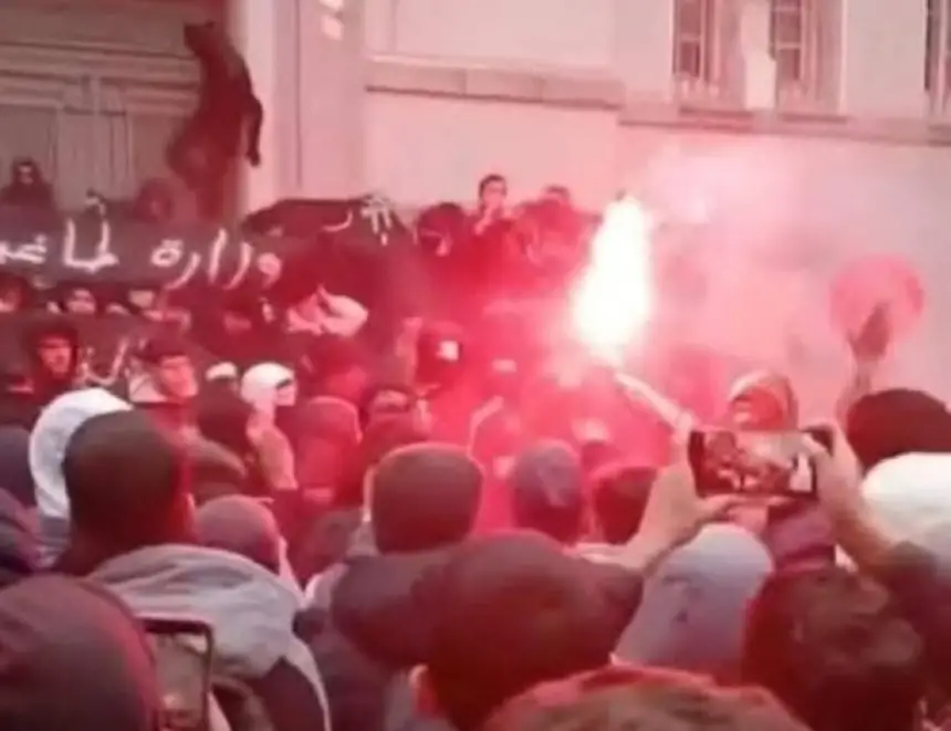 في خطوة غير متوقعة، آلاف التلاميذ الجزائريين يخرجون للشارع في حركة احتجاجية