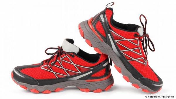 مزيلات طبيعية بسيطة تخلصك من روائح الأحذية