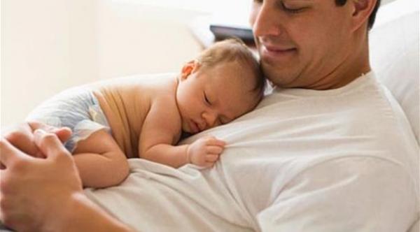 دراسة: الأبوة تزيد الوزن
