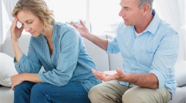دعم الزوجات عاطفياً وقت الأزمات الزوجية يزعج الرجال!