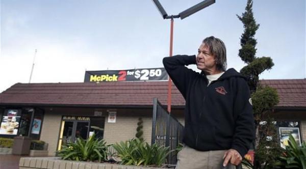 100 ألف دولار لمشرّد ساعد في القبض على سجينين