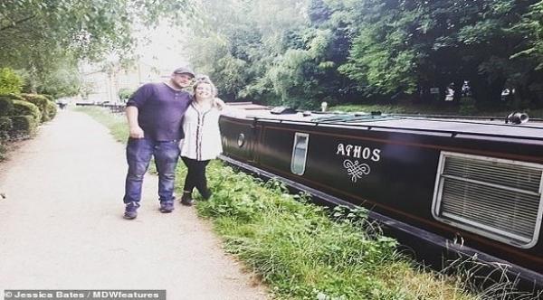 زوجان لم يستطيعا شراء منزل فاقتنيا قاربا