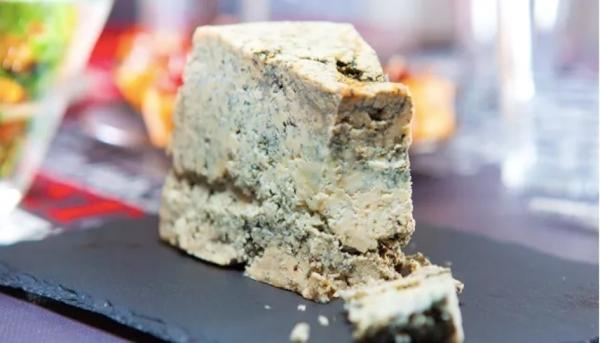 أغلى جبنة في العالم تباع في مزاد علني  بمبلغ 30 ألف دولار