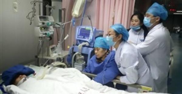 انهيار طبيبة ووفاتها أمام مريضة بعد العمل 18 ساعة متواصلة (صور)