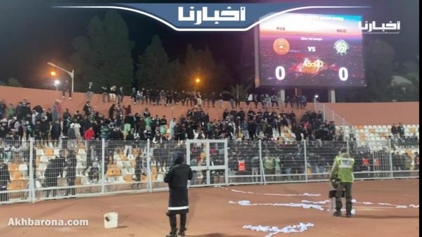 الجماهير الوجدية تنسحب من ديربي الشرق احتجاجا على المكتب المسير للفريق