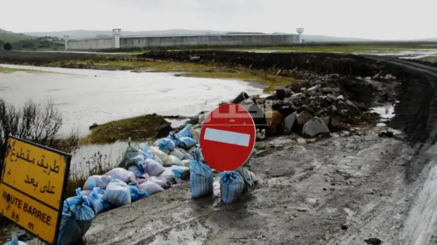 بعد أن غمرت المياه جوانبه.. السلطات تفك العزلة عن سجن طنجة