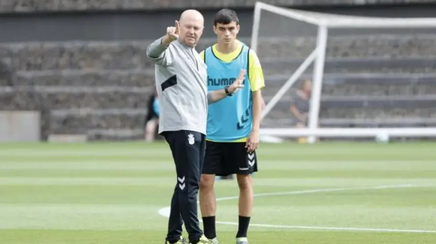 أول من اكتشف "بيدري".. المدرب الإسباني المعروف بيبي ميل يقود فريقا بالدوري المغربي