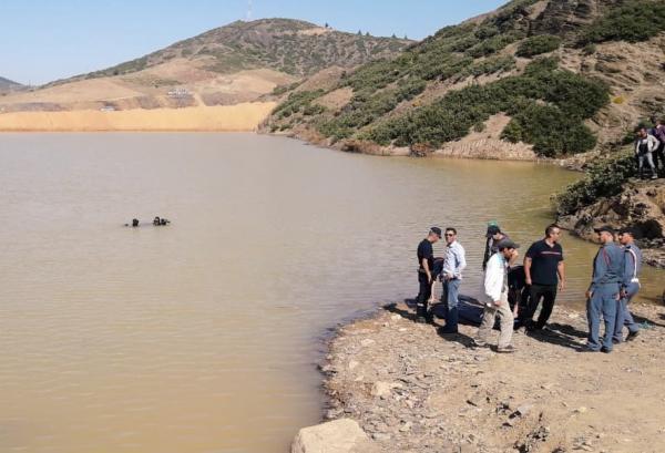 بالصور: رجال الوقاية يفلحون في انتشال جثة غريق شاب ضواحي الحسيمة بعد ساعات متواصلة من البحث
