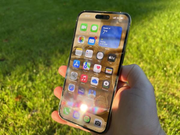 أكبر شاشة على الإطلاق.. تسريب معلومات عن هواتف iPhone 16  Pro