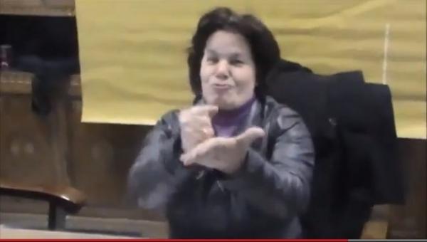 مقطع مضحك: جزائرية تتكلم بطريقة غريبة عن المغرب