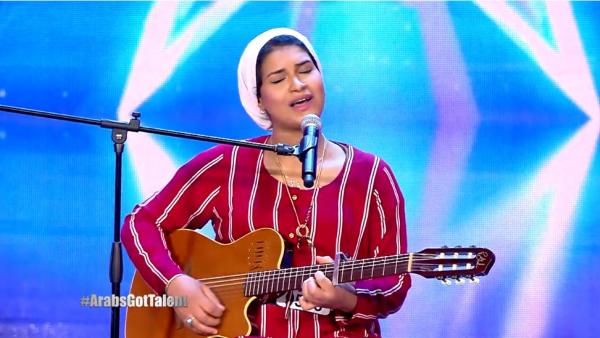 بالفيديو... مغربية تبهر لجنة تحكيم برنامج "اراب جوت تالنت 2017 " و تحصل على الباز الذهبي