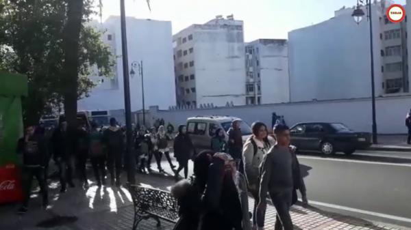 تلاميذ مدينة تطوان يرفعون "شعار الشعب يريد إسقاط الساعة "