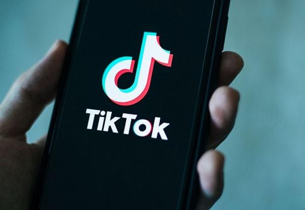 كان في كامل قواه العقلية.. شخص يقتل ابنته القاصر بطريقة بشعة جدا بسبب "تيك توك"